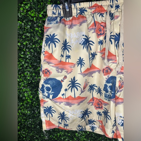 Shorts - Picture 3 of 3